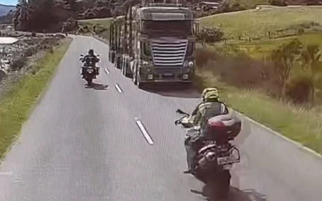 Motorcyclists' close call with logging trucks caught on camera | RNZ News