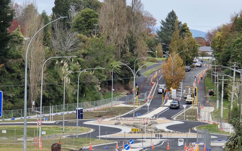 Hamilton City Council ready to open new 'peanut roundabout' | RNZ