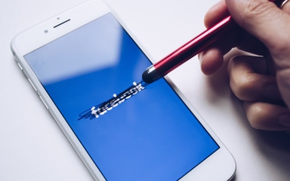 Delete Facebook