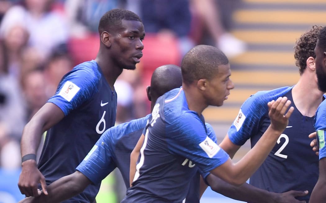 France footballers celebrate.