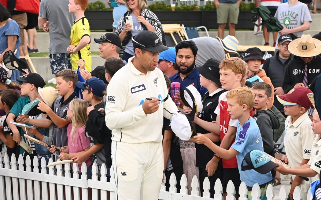 Ross Taylor signs autographs.
