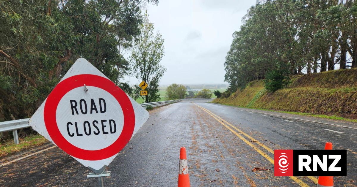 As it happened: Highway washed out, flights cancelled as rain, wind hit Wellington, Wairarapa