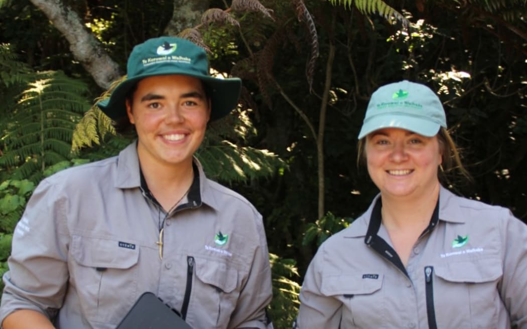 Te Korowai o Waiheke field team members Charlie Thomas and Sam Macpherson.