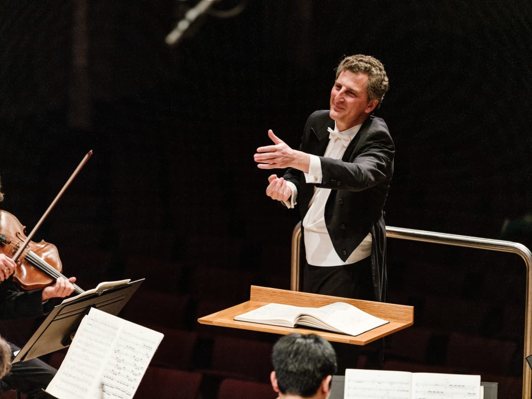 Giordano Bellincampi conducts the Auckland Philharmonia Orchestra