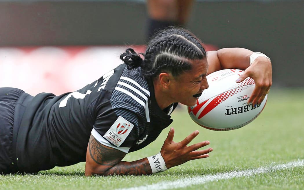 Renee Wickliffe of New Zealand nears the try line against Papua New Guinea at the HSBC Sydney Sevens on 3 February, 2017,