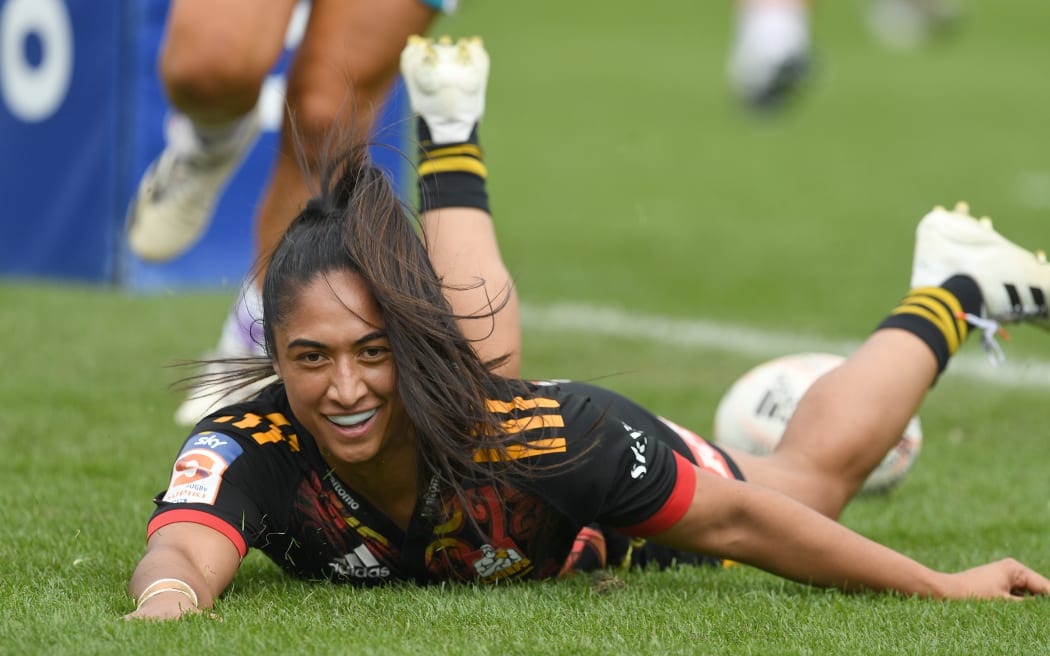 Mererangi Paul of Chiefs Manawa scores. Super Rugby Aupiki.
