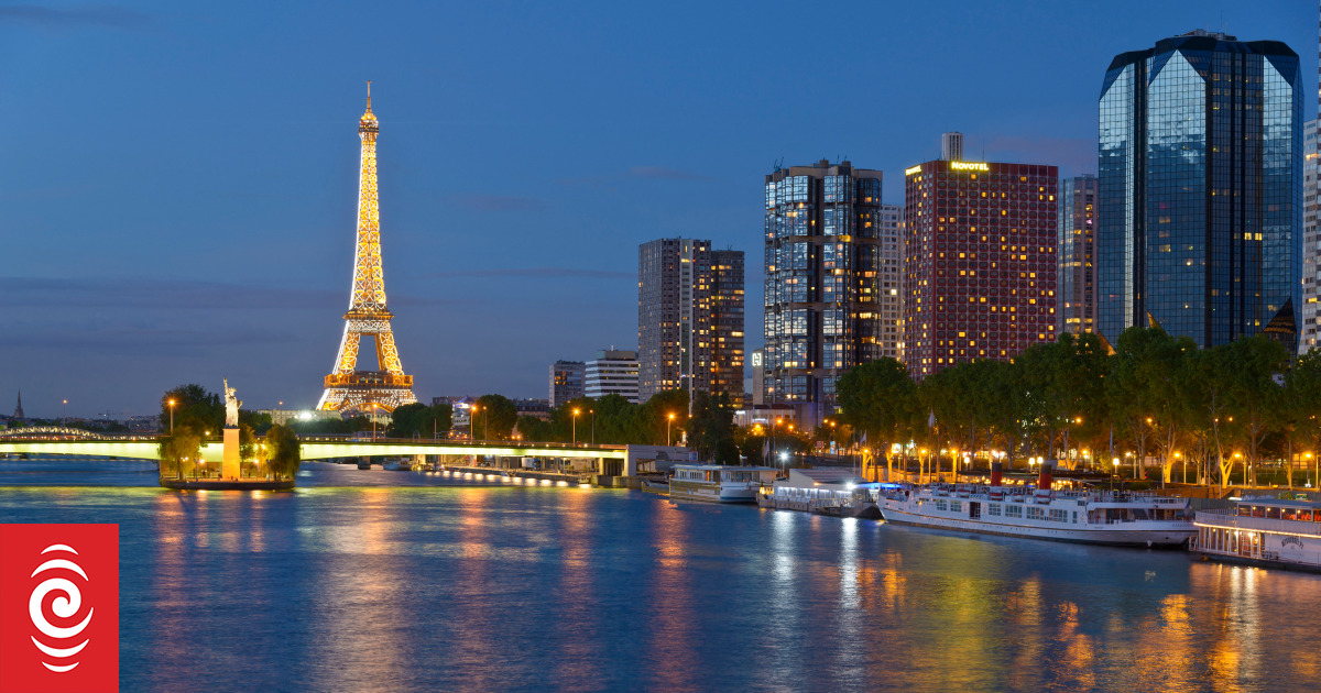 French President will swim in the Seine - Vimarsana News