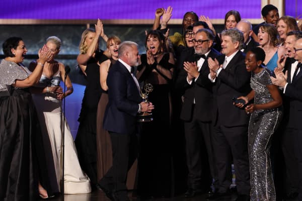 US writer producer R. Scott Gemmill holds the Outstanding Drama Series award for "The Pitt" during the 77th Primetime Emmy Awards at the Peacock Theatre at LA Live in Los Angeles on September 14, 2025. (Photo by VALERIE MACON / AFP) / RESTRICTED TO EDITORIAL USE