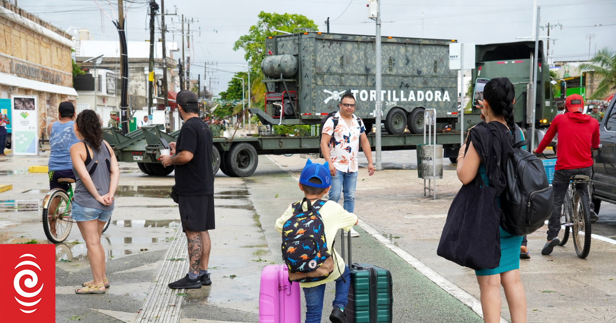 Tormenta tropical Beryl golpea costa mexicana cerca de principales playas tras destrucción en el Caribe