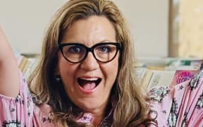 Fun-brarian, Claudine Crabtree