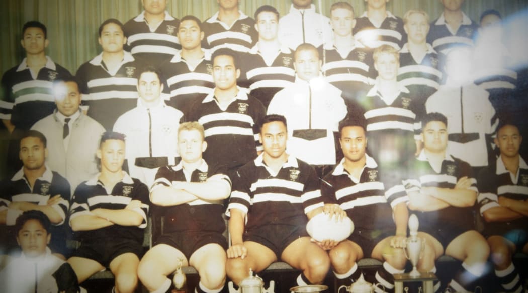 Jonah Lomu centre in a old school team shot.
