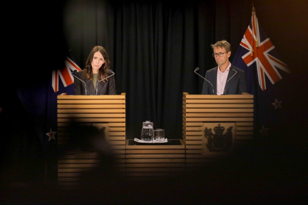 Jacinda Ardern and David Bloomfield discuss the government's new alert system.