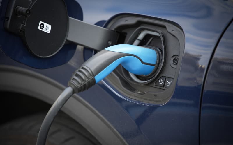 Number of public EV chargers lagging, EV advocacy group says | RNZ