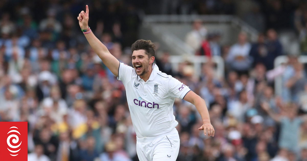 India lower-order collapse gives England hope of dramatic test win