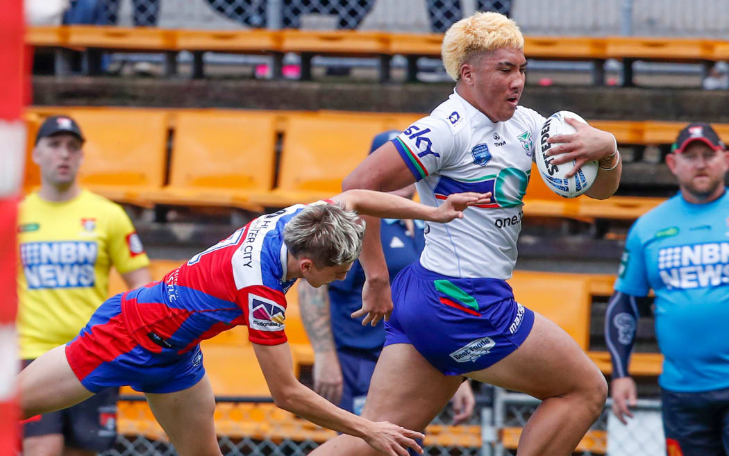 Bishop Neal on his way to the line to score. Warriors v Newcastle Knights. Harold Matthews Cup, Grand Final.