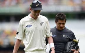 Tim Southee leaves the Gabba after picking up an injury. Day two, 6 November 2015. New Zealand tour of Australia, 1st Test at Brisbane 5-9 November 2015. Copyright photo: www.photosport.nz