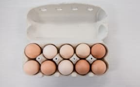 Generic eggs in cartons