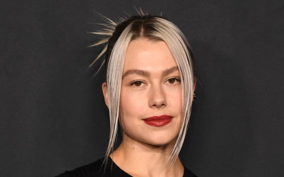 LOS ANGELES, CALIFORNIA - OCTOBER 20: Phoebe Bridgers attends the CHANEL dinner to celebrate the 1932 High Jewelry Collection on October 20, 2022 in Los Angeles, California.