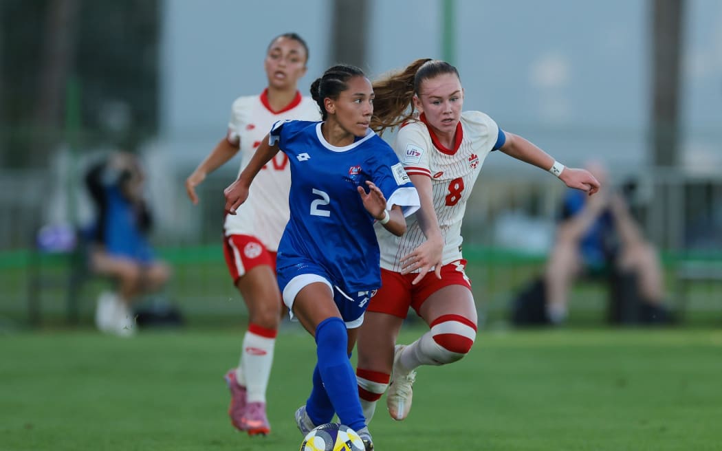 RABAT, MOROCCO - OCTOBER 22: Cali Willis of Samoa runs with the ball whilst under pressure from Olivia Chisholm of Canada during the FIFA U-17 Women's World Cup Morocco 2025 Group D match between Samoa and Canada at Football Academy Mohammed VI on October 22, 2025 in Rabat, Morocco. (Photo by Jonathan Moscrop - FIFA/FIFA via Getty Images)