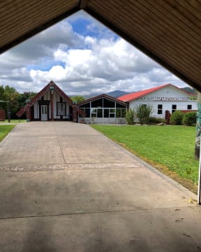 Emma's Marae, Tukorehe