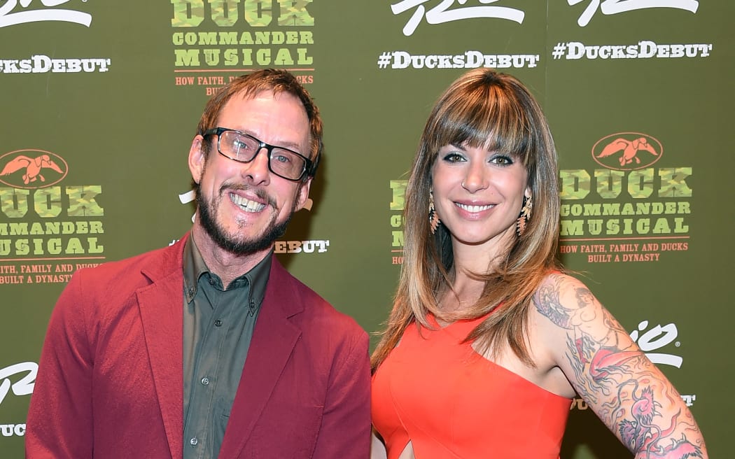 LAS VEGAS, NV - APRIL 15: Bassist Scott Shriner (L) of Weezer and his wife, writer Jillian Lauren, attend the "Duck Commander Musical" premiere at the Crown Theater at the Rio Hotel & Casino on April 15, 2015 in Las Vegas, Nevada. The musical is based on the book "The Duck Commander Family: How Faith, Family, and Ducks Built a Dynasty" by Willie and Korie Robertson from the television show "Duck Dynasty."   Ethan Miller/Getty Images/AFP (Photo by Ethan Miller / GETTY IMAGES NORTH AMERICA / Getty Images via AFP)