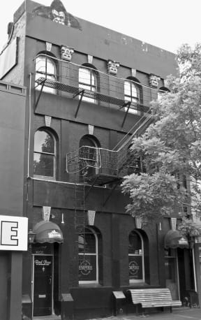 Black and white photo of the Empire Hotel in Dunedin