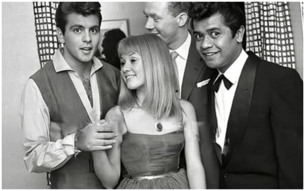 Jay Epae (right) during a Swedish tour with, among others, US teen idol Fabian (left), who is holding the hand of Danish teenage singer Gitte Haenning.