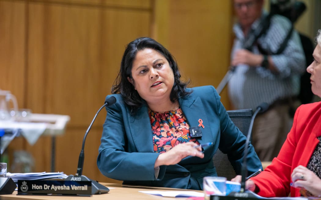 Ayesha Verrall asks the Minister of Health questions