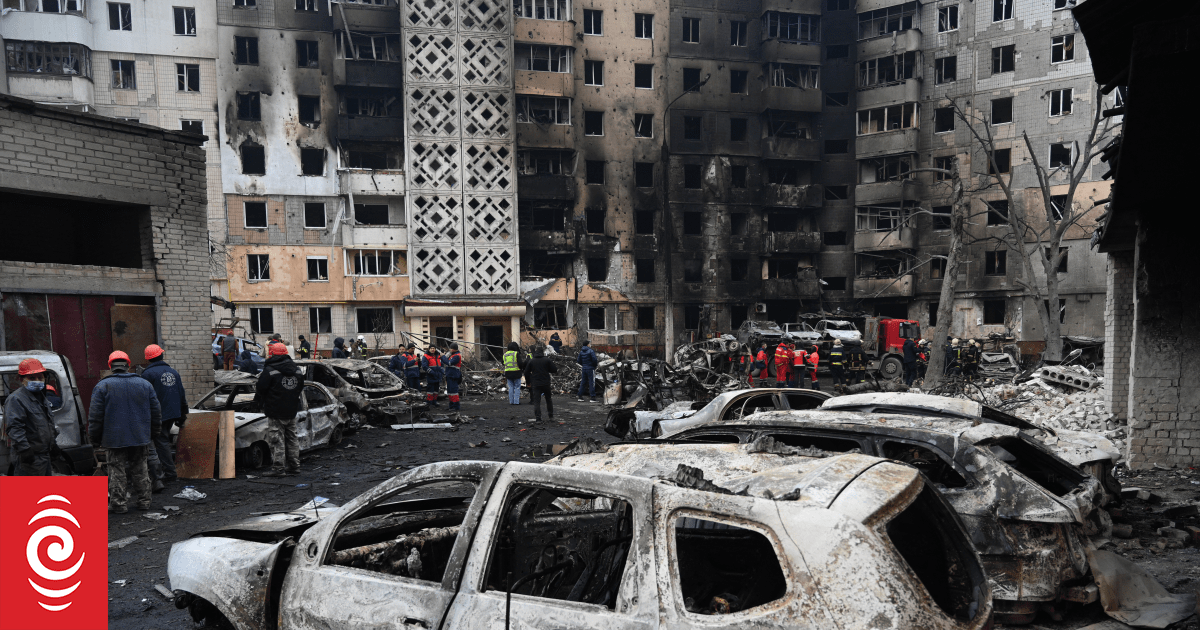 Russian strikes kill 25 as Zelensky makes peace bid in Turkey