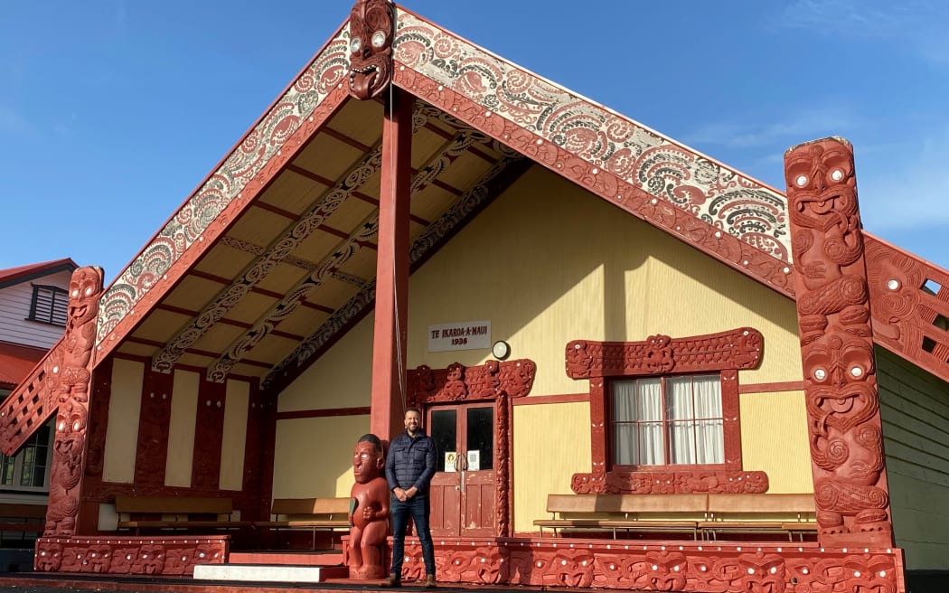 Anaru White standing in front of the Owae Marae at Waitara