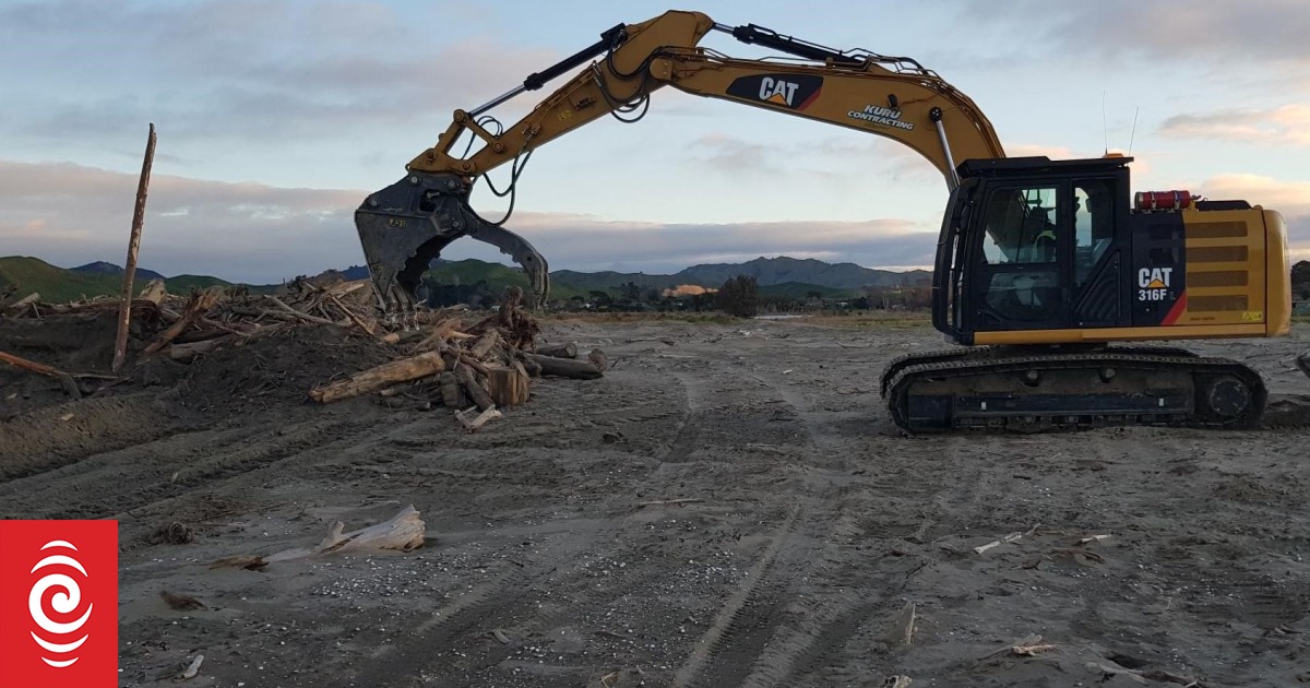 Tolaga Bay forestry slash Forestry Owners Association calls for mill