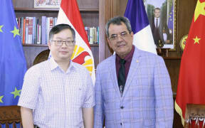 China's consul Shen Zhiliang and French Polynesia's president Edouard Fritch