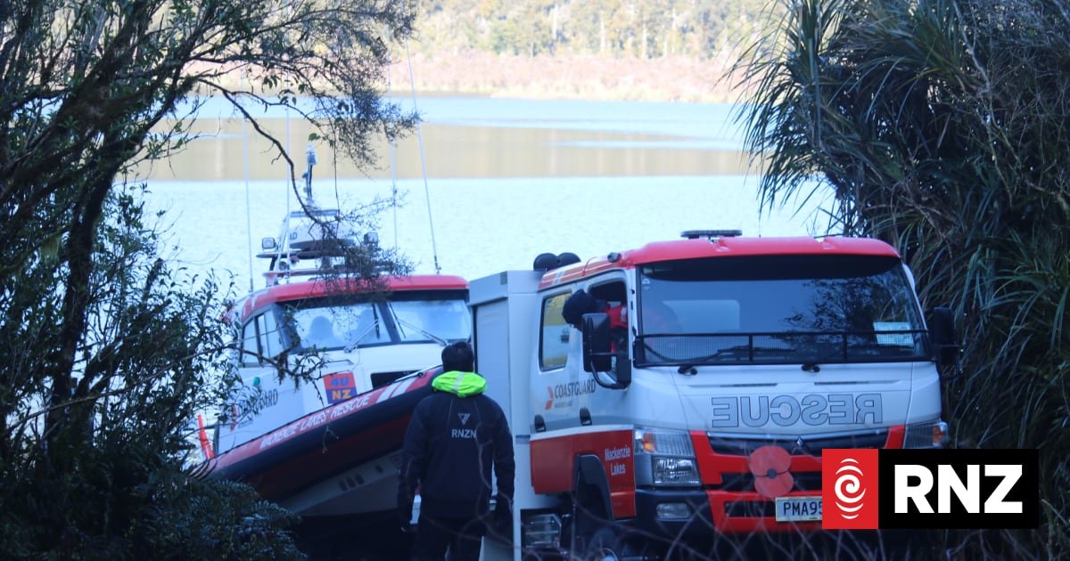 Search to continue for missing 1978 plane after inconclusive object found in Lake Moeraki