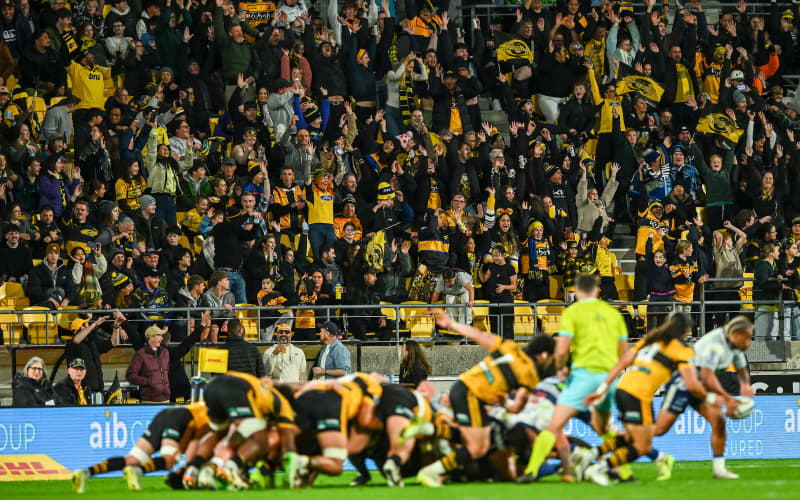 Swirling gusts forecast to crash Hurricanes, Chiefs rugby final | RNZ