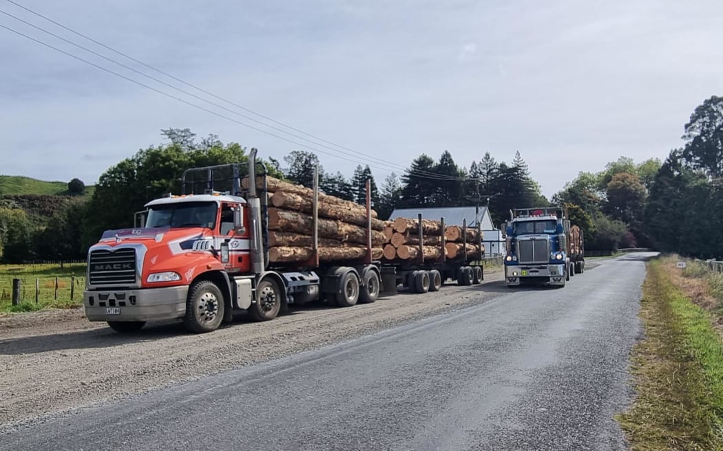 A big logging truck on Tarata Road in Taranaki.