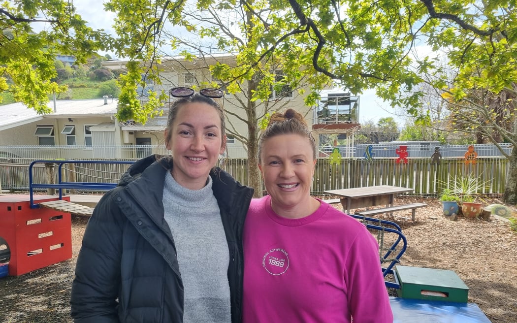 Victory Square Kindergarten teachers Leanne Ridsdale and Bex Krammer. RNZ/Samantha Gee.
