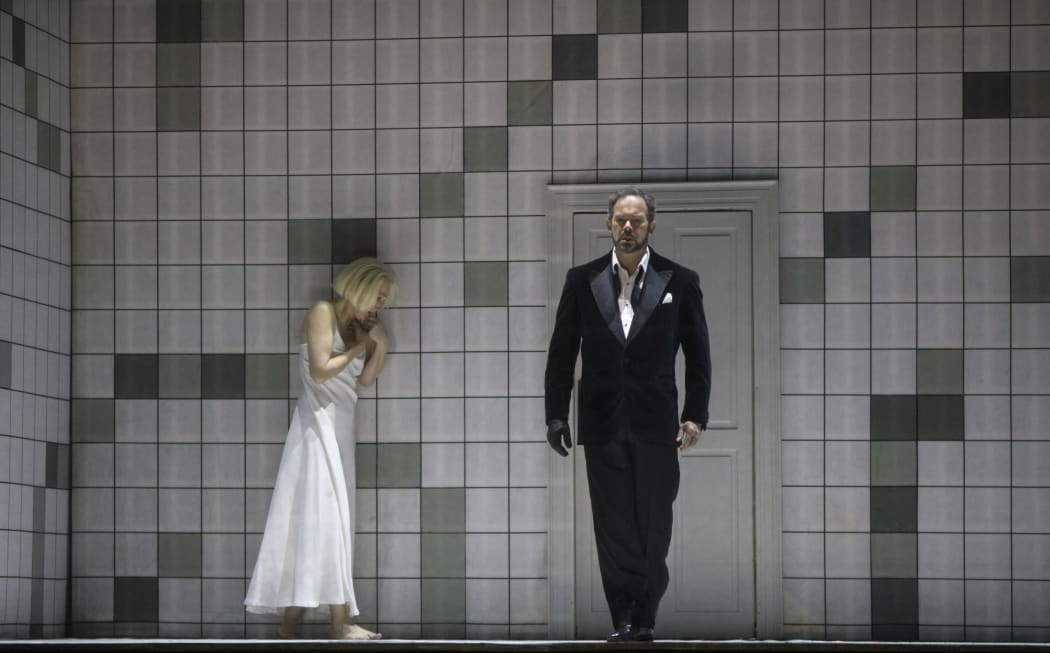 Angela Denoke as Judith and Gerald Finley as Bluebeard