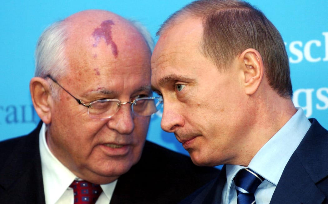 Russian President Vladimir Putin and former Soviet President Mikhail Gorbachev at a press conference at Gottorf Castle on 21 December 2004, Schleswig-Holstein, Schleswig.