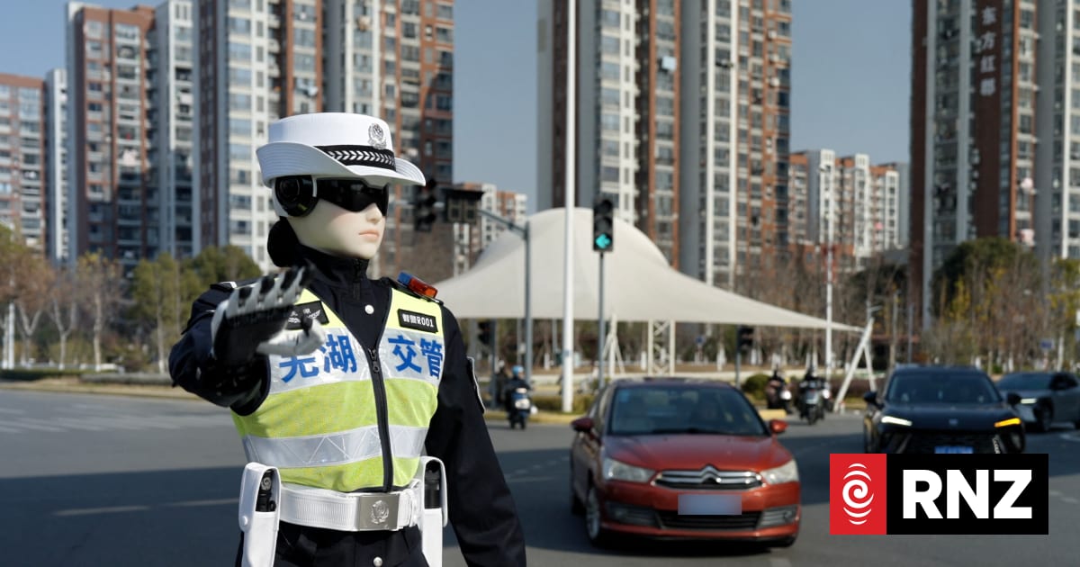 China puts robocops on traffic duty, minus the arrest powers