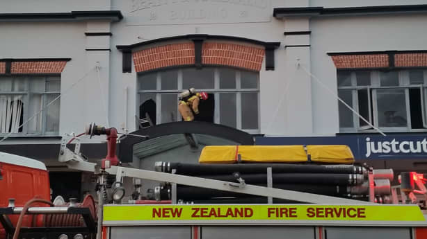 Big blaze at Pukekohe arcade | RNZ