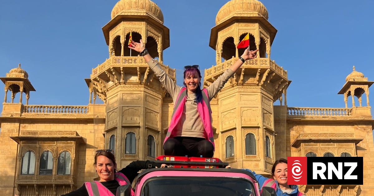 Kiwi trio complete 3000km Rickshaw Run through India's west coast | RNZ
