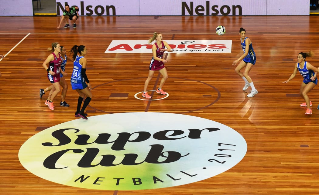 The Southern Steel and Northern Mystics clash in the final of the 2017 Super Club Netball Competition.