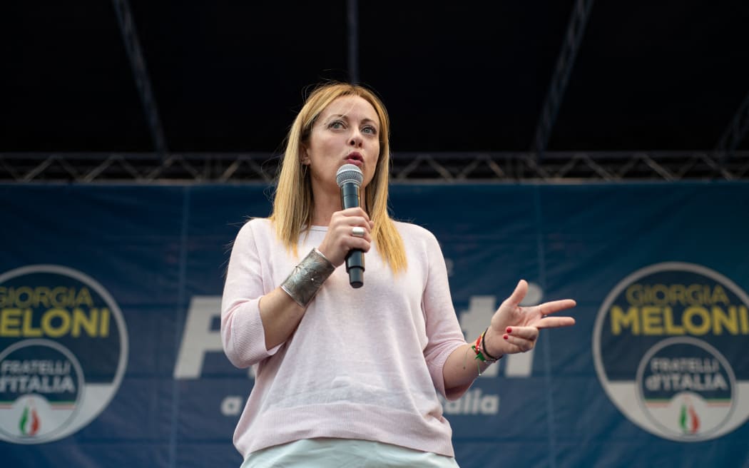 Leader of Italian far-right party Fratelli d'Italia (Brothers of Italy) Giorgia Meloni holds a speech in Piazza Dante in Caserta, Southern Italy, on September 18, 2022 during the campaign ahead of the upcoming general political elections on September 25. (Photo by Eliano Imperato / Controluce via AFP)