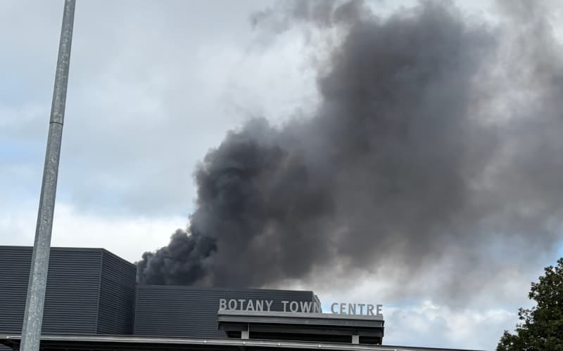Large blaze at Botany Town Centre in Auckland under control | RNZ
