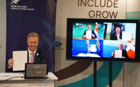 Trade and Agriculture Minister Todd McClay with officials from Switzerland, Costa Rica and Iceland sign the Agreement on Climate Change, Trade and Sustainability (ACCTS).