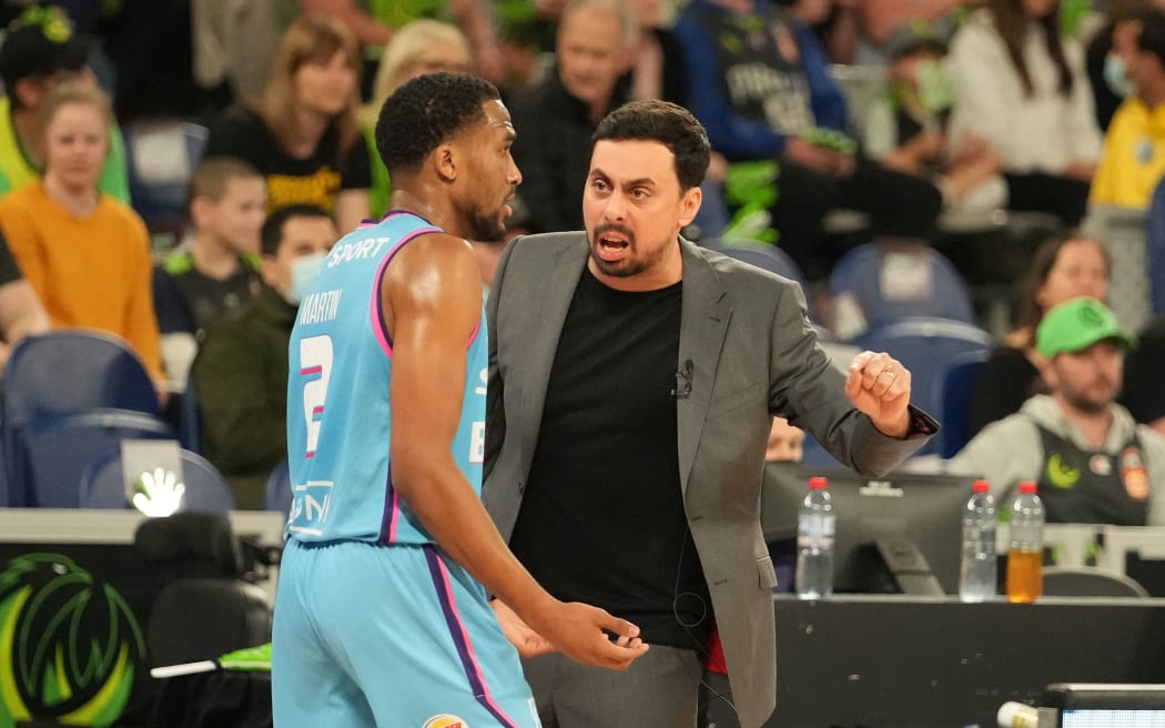 Mody Maor, assistant coach of the New Zealand Breakers speaks to Jeremiah Martin.