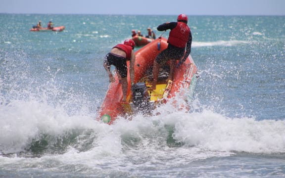 A team competes in the Auckland All-In IRB Event 2020