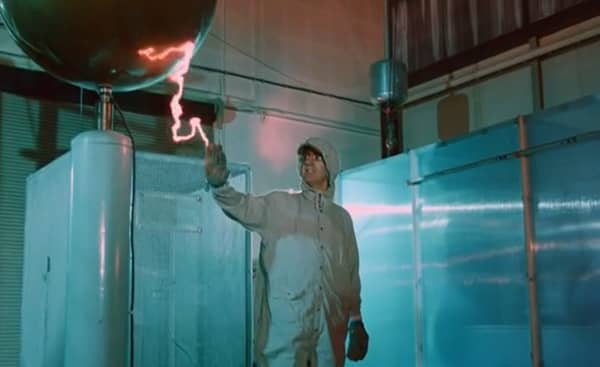 In the first episode of Nigel Latta Blows Stuff Up, Latta explores what happens when we interact with lightning.