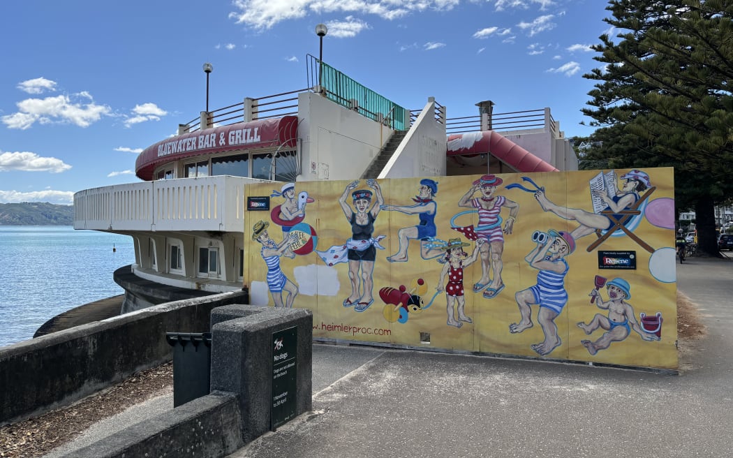 Originally built as a bathing pavilion in 1938, the Oriental Bay Band Rotunda housed several restaurants and bars from the 1980s until it was found to be quake prone.