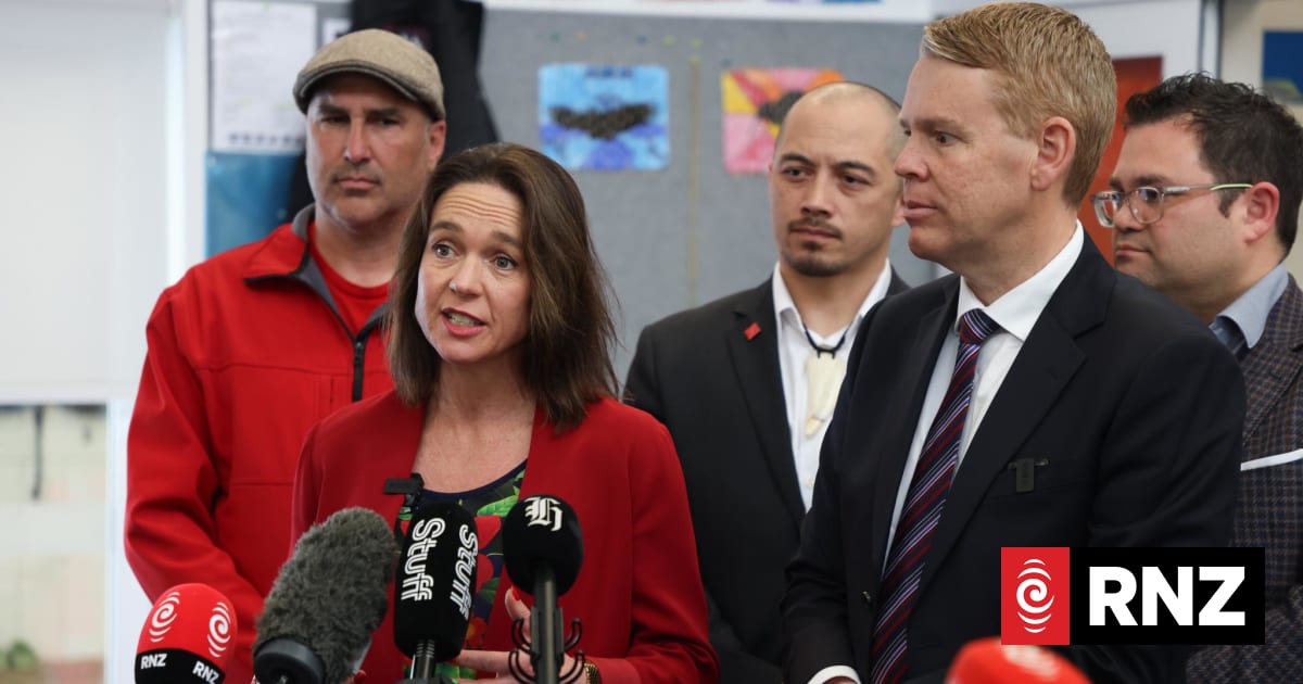 Labour pledges $7 million to get kids off screens and 'back to being kids'